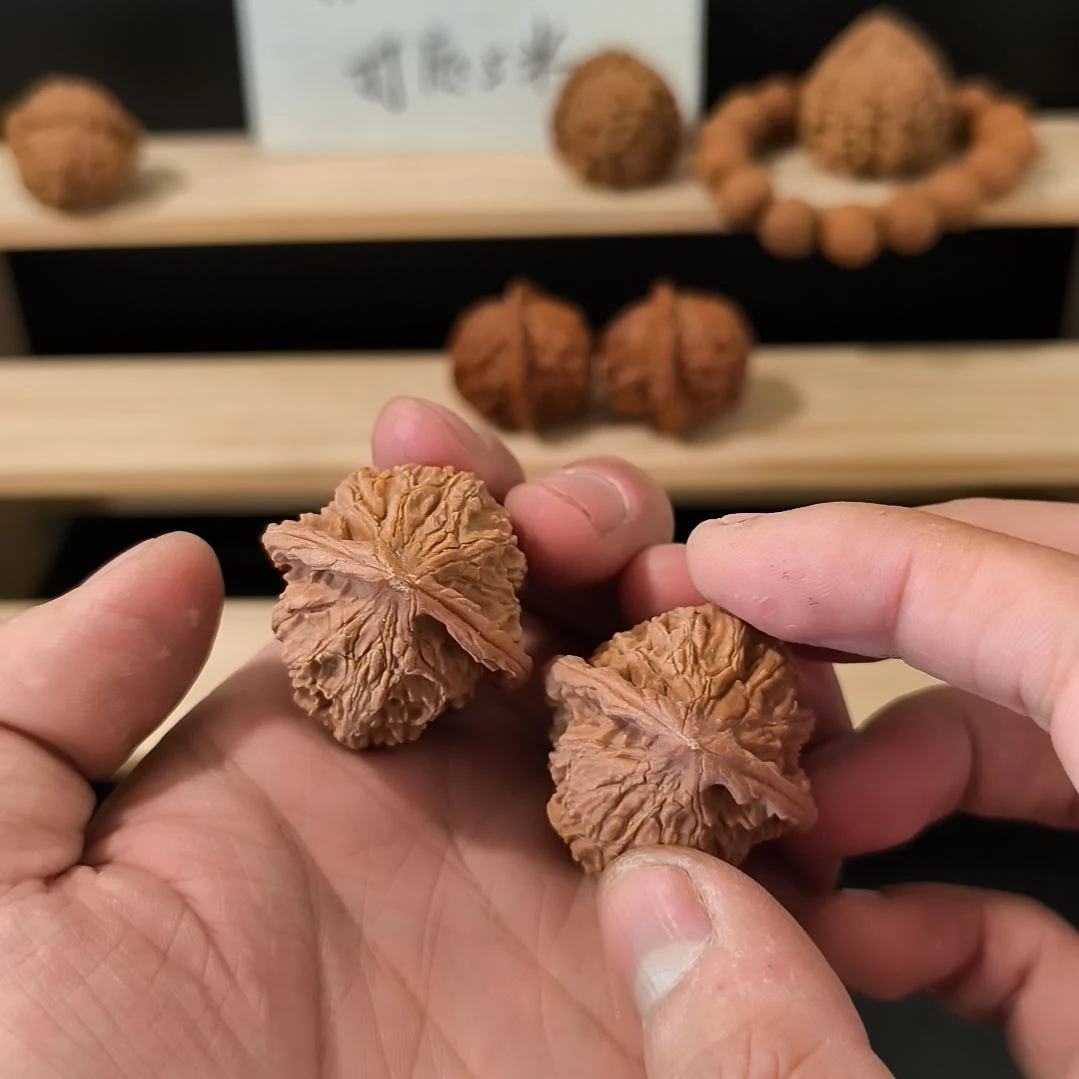 文玩核桃吊坠35+红狮子