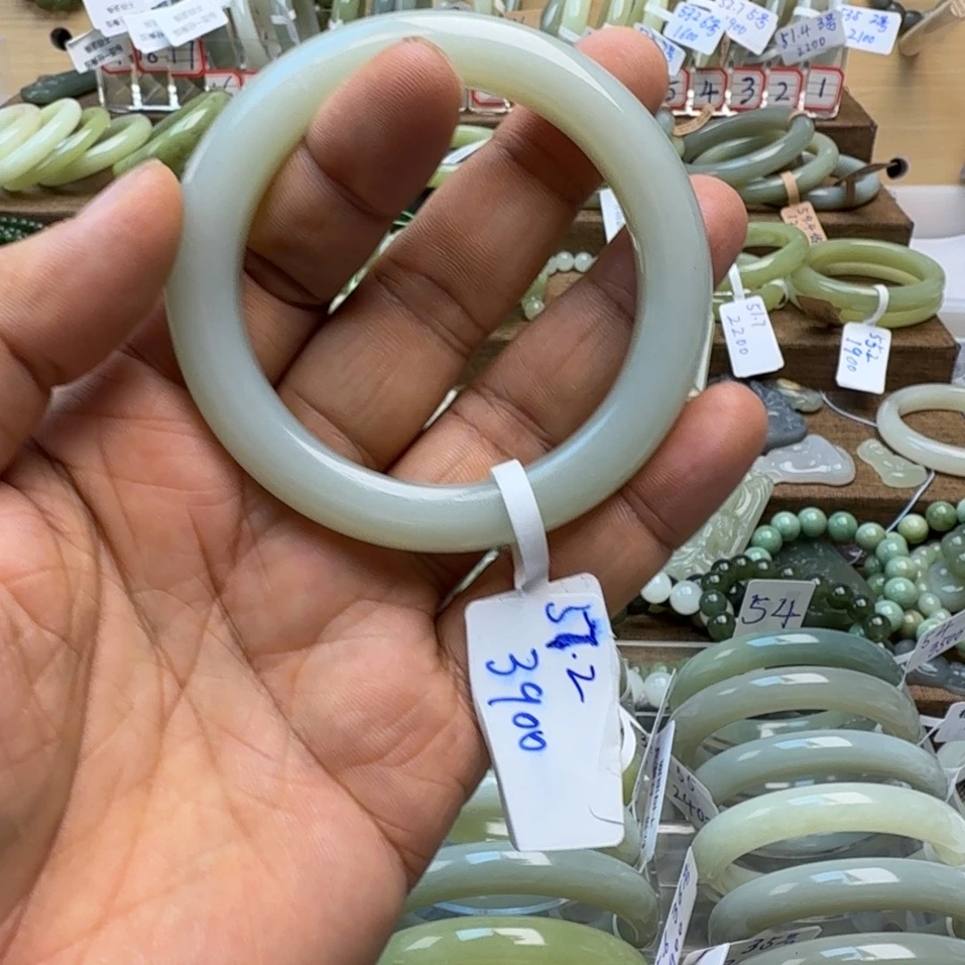 和田玉未镶嵌手镯