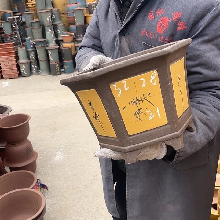 紫砂紫砂花盆和小