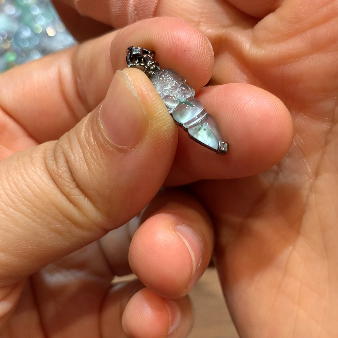 颈饰18K金镶嵌翡翠吊坠