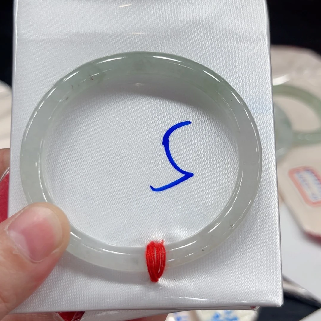 小***）未镶嵌手镯翡翠      天然性