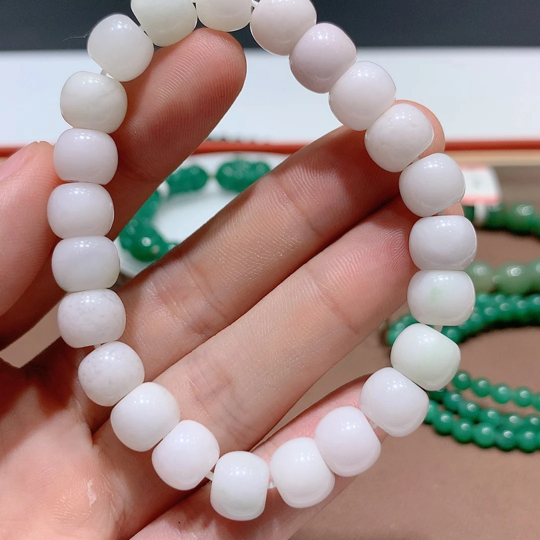独山玉未镶嵌挂件