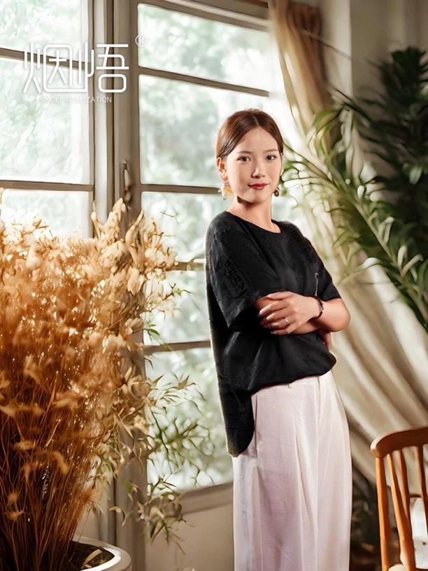 烟悟蝴蝶刺绣短袖简约宽松