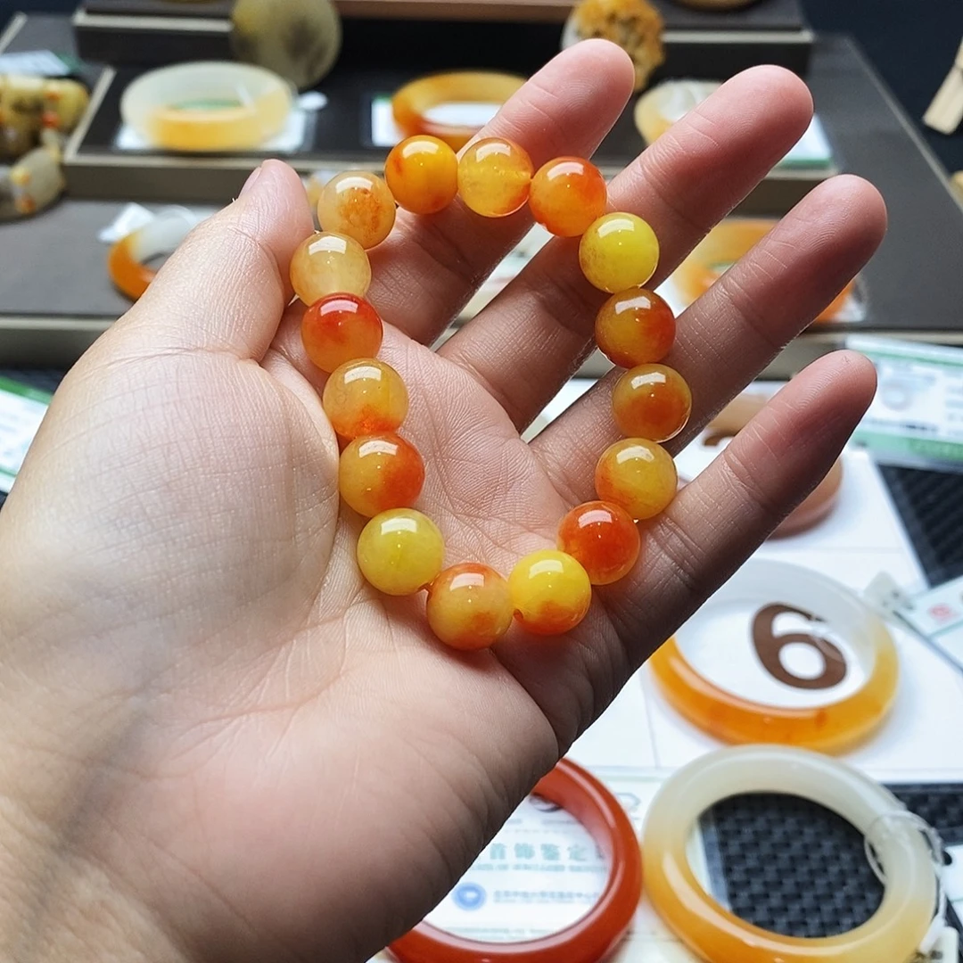 石英质玉（黄龙玉）未镶嵌颈饰