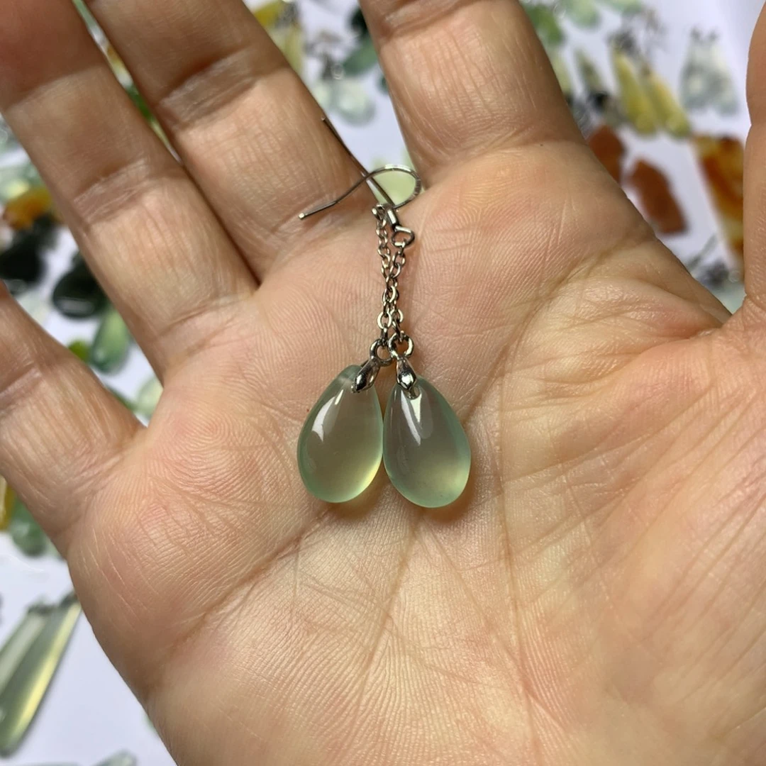 蛇纹石玉未镶嵌耳环
