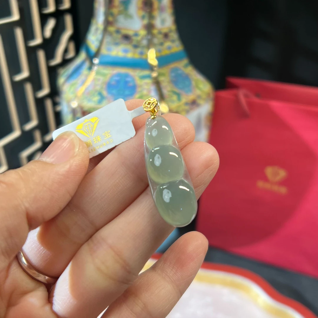缅甸翡翠A货金镶嵌冰润细腻满色福豆精美精致高冰坠链素款6148