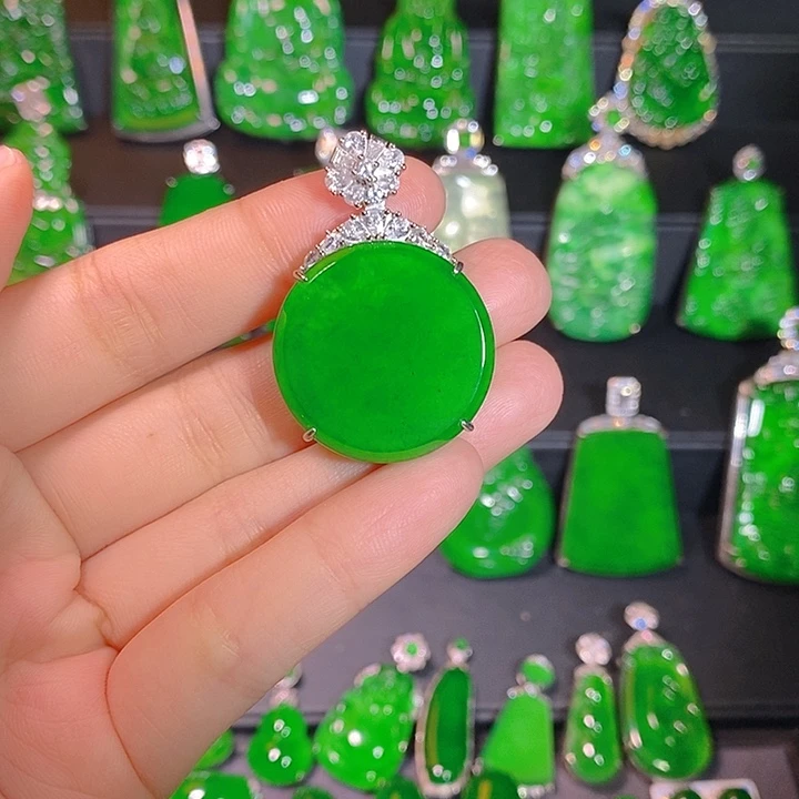 翡翠银S925镶嵌颈饰是