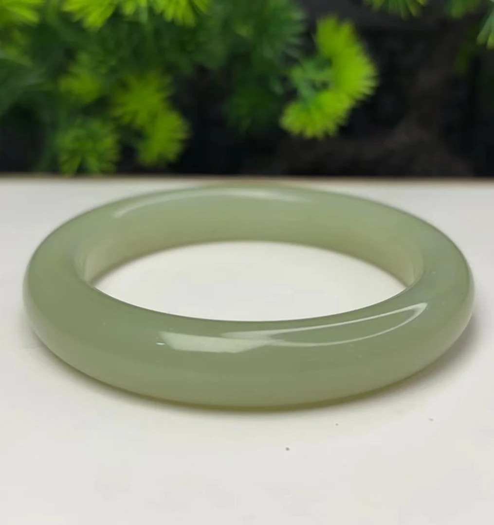 和田玉手镯 精美时尚菠菜绿浅绿女士多样性拍一发一