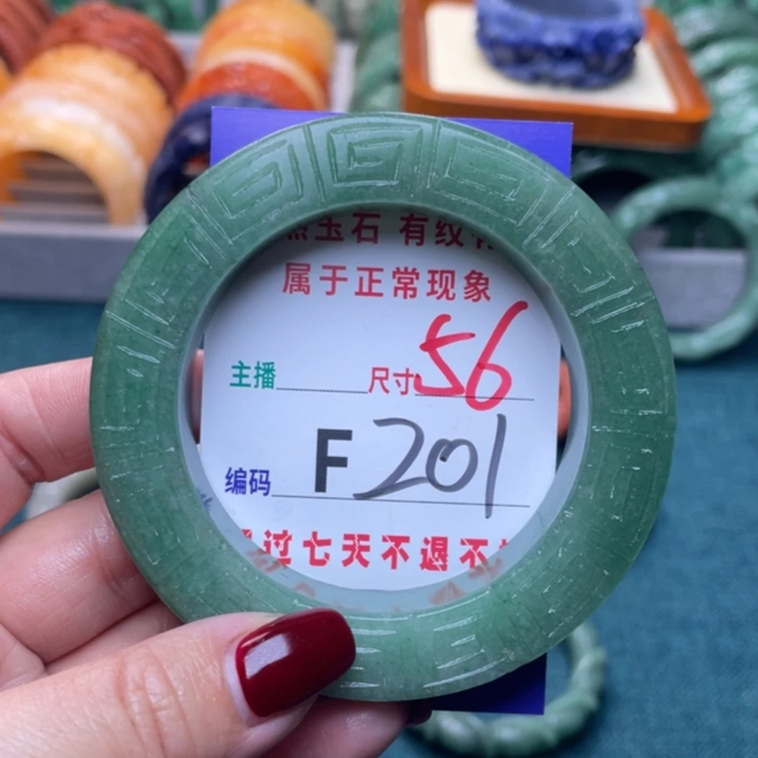 【闪购商品】未镶嵌手镯（圆镯）石英质玉