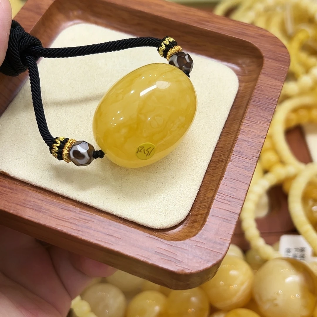 蜜蜡未镶嵌珠宝奇石