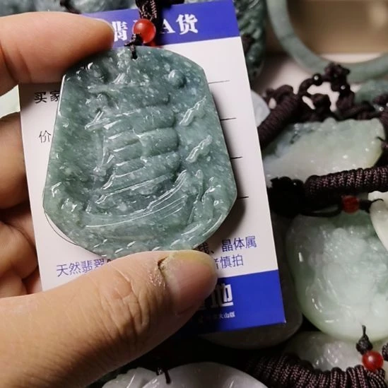 翡翠未镶嵌颈饰挂件