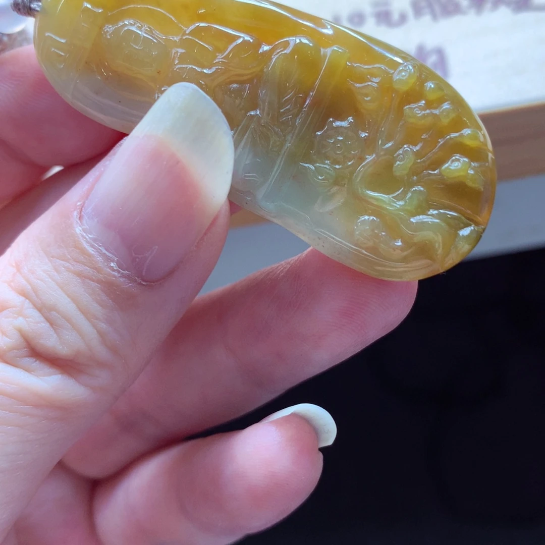 翡翠颈饰未镶嵌吊坠
