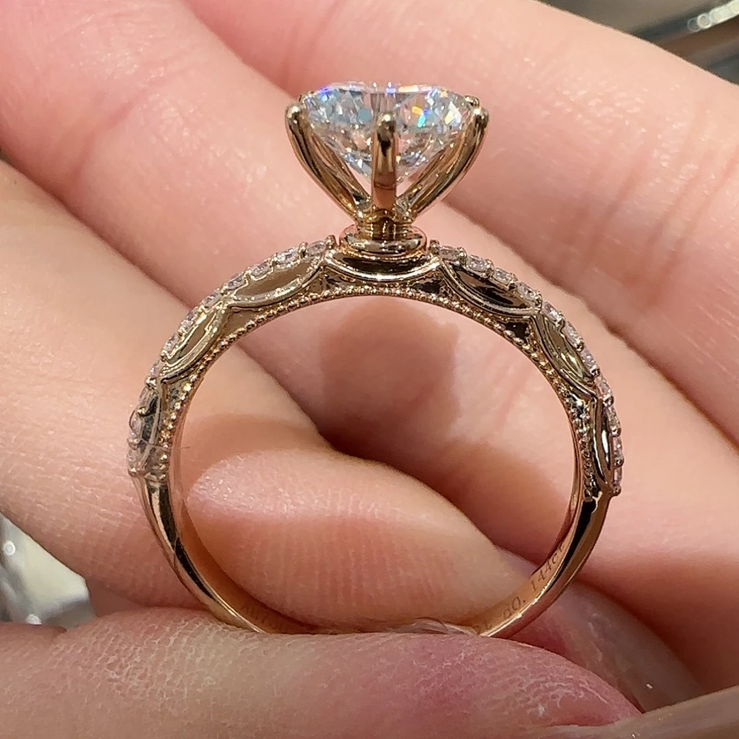 18K金镶嵌实验室培育钻石玫瑰金六爪1卡