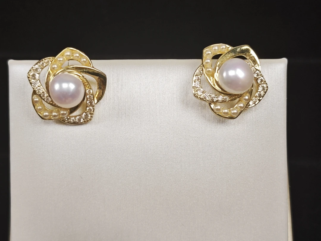 浅粉色花卉天然淡水珍珠耳饰时尚小众耳饰轻奢，多样性发一对