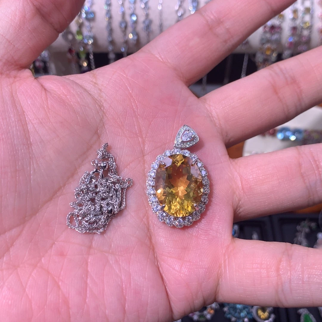 徐***菁银S925镶嵌吊坠(赠链)黄晶