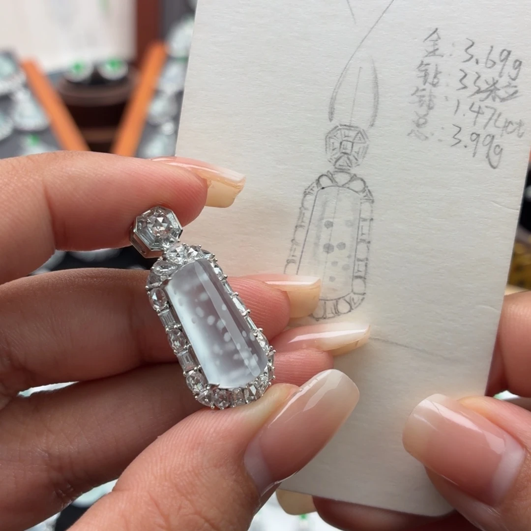 翡翠18K金镶嵌颈饰无事柱