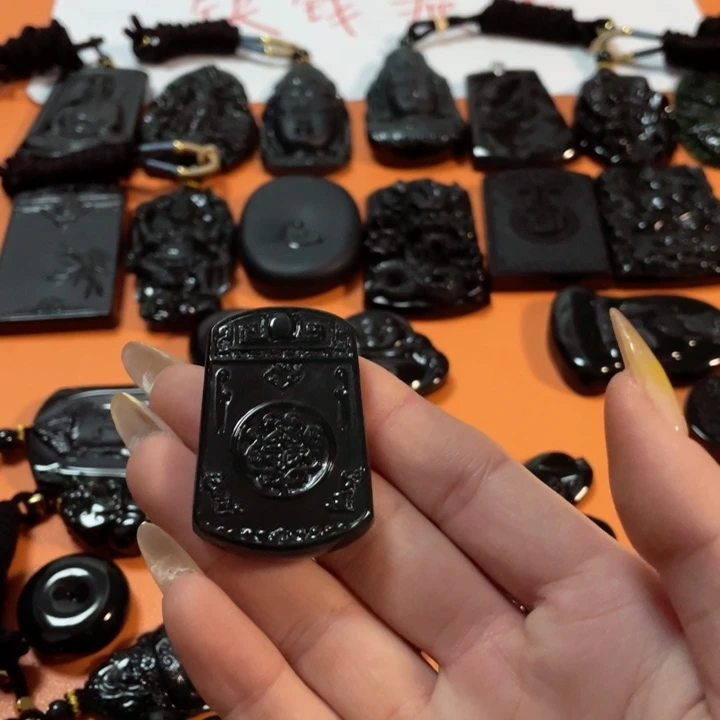 翡翠颈饰未镶嵌诚****缘