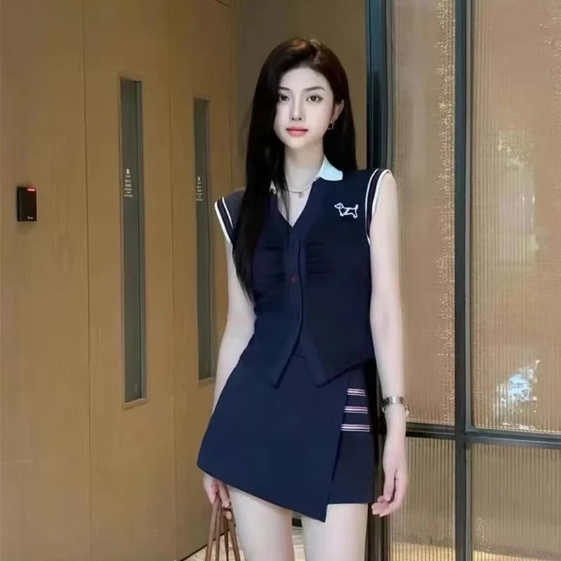 072运动套装女高甜酷秋季无袖v领设计感修身显瘦上衣+裙裤两件套