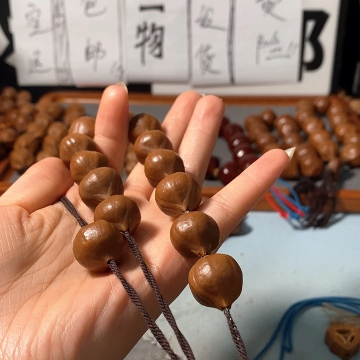 橄榄核手串8161精品蒜头铁核鸡血红12+1颗