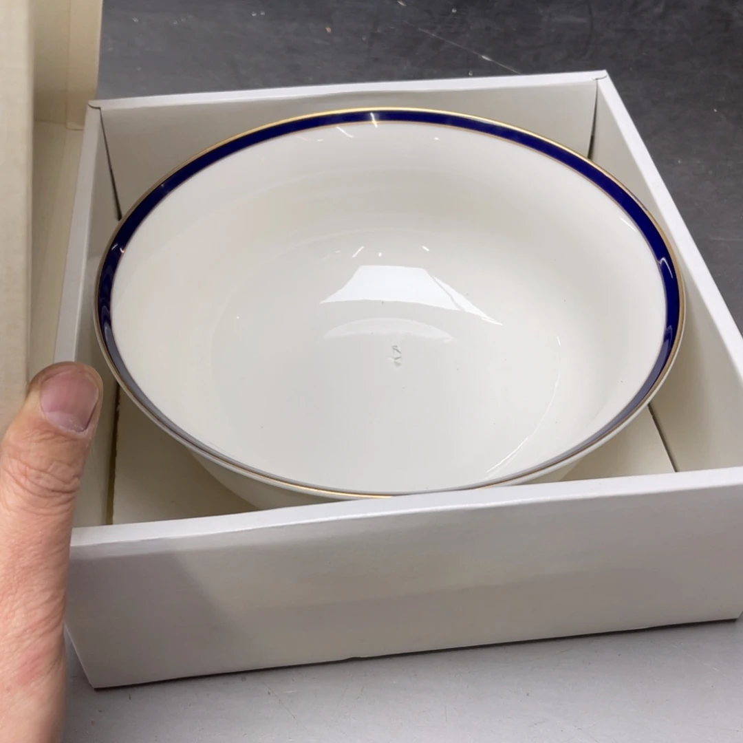 瓷片高*超密密麻麻地铺满一层厚厚的