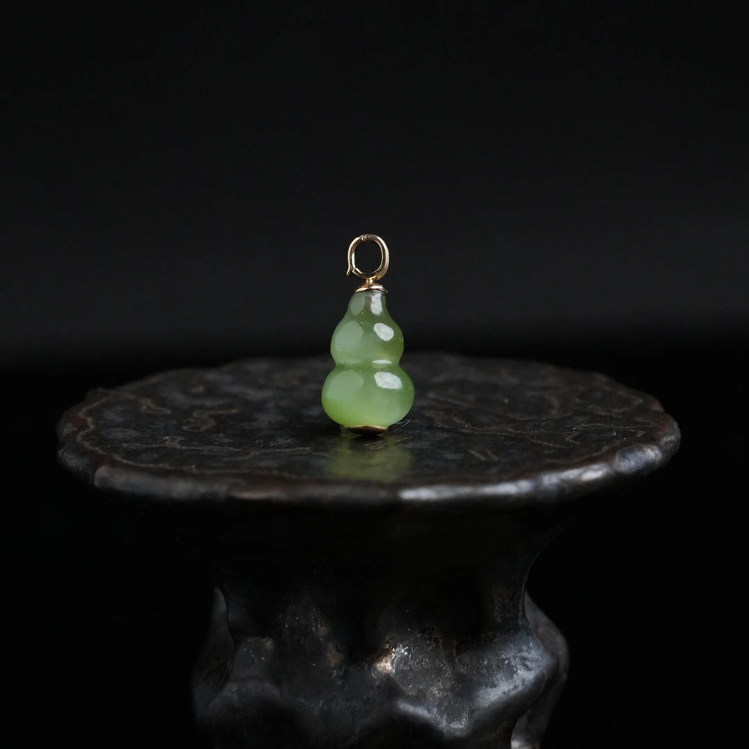 "瑶光"珍藏级精品和田玉高色冰底粉青猫眼葫芦万能扣吊坠