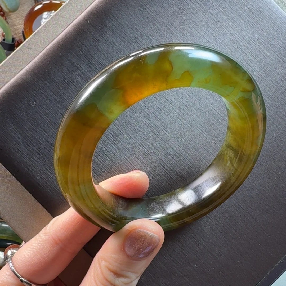 蛇纹石玉未镶嵌手镯