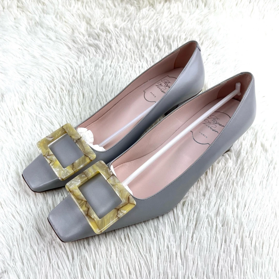 未使用 Roger Vivier/罗杰·维威耶 雾霾褐色贝母方扣高跟鞋 38.5