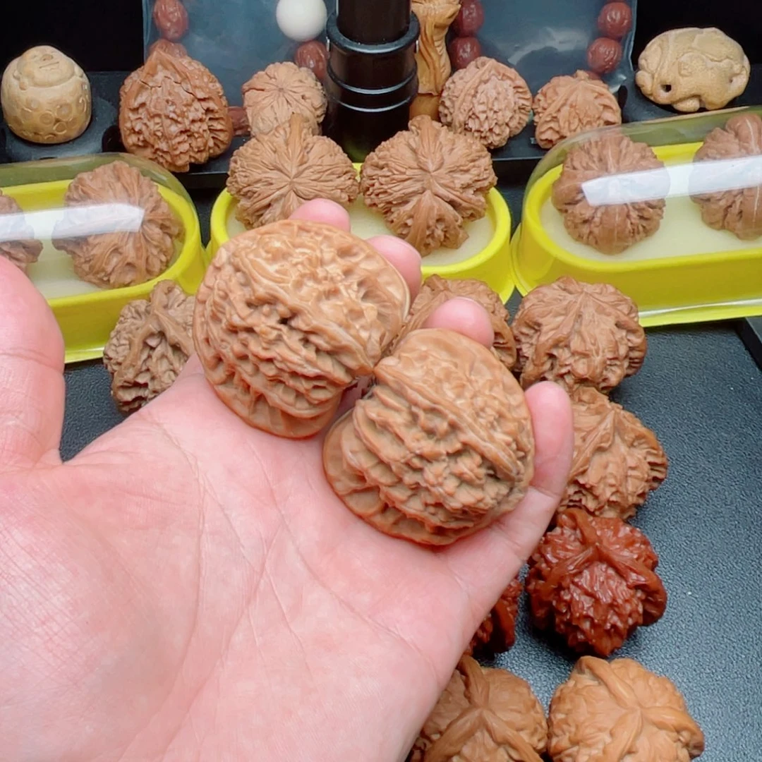 西***海吊坠文玩核桃三角白狮子44×44×40