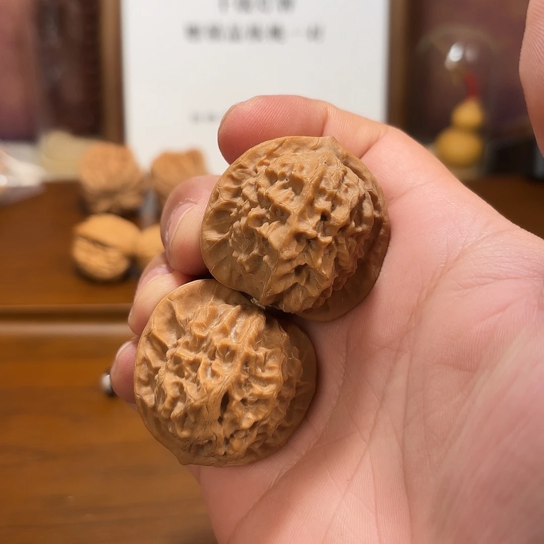 文玩核桃吊坠瓷娃娃