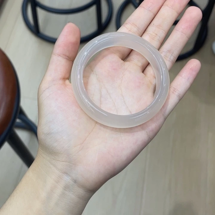 在***间玛瑙/玉髓手镯未镶嵌