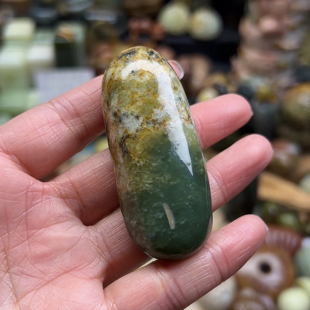 岫岩河磨玉（透闪石质玉）未镶嵌颈饰河磨玉手玩挂都可以
