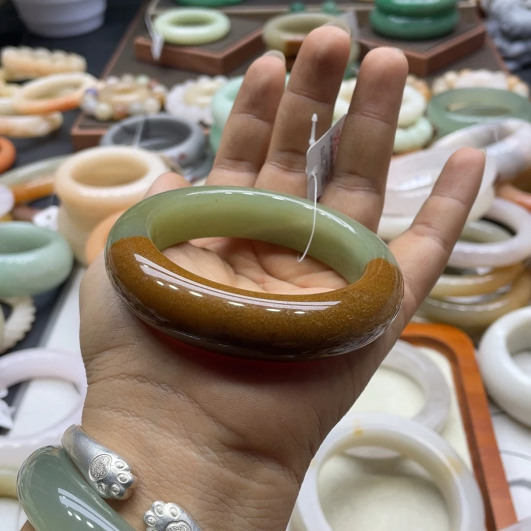 百***鱼石英岩玉未镶嵌手镯