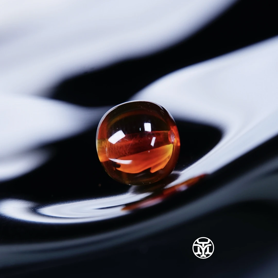 D30(8.1mm)8毫米酒红沁金透老型配珠 一物一拍 天然俄料琥珀蜜蜡