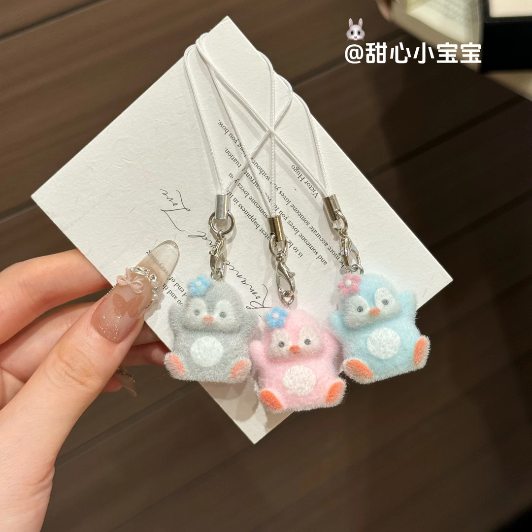 新款卡通可爱植绒立体树脂企鹅 钥匙链包包挂件手机挂绳礼物批发