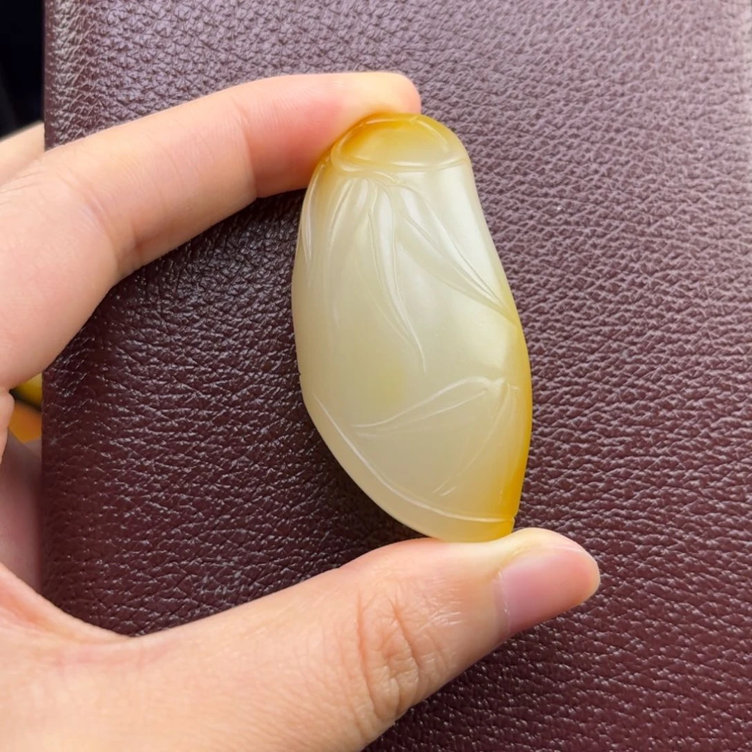 大***活石英质玉吊坠未镶嵌