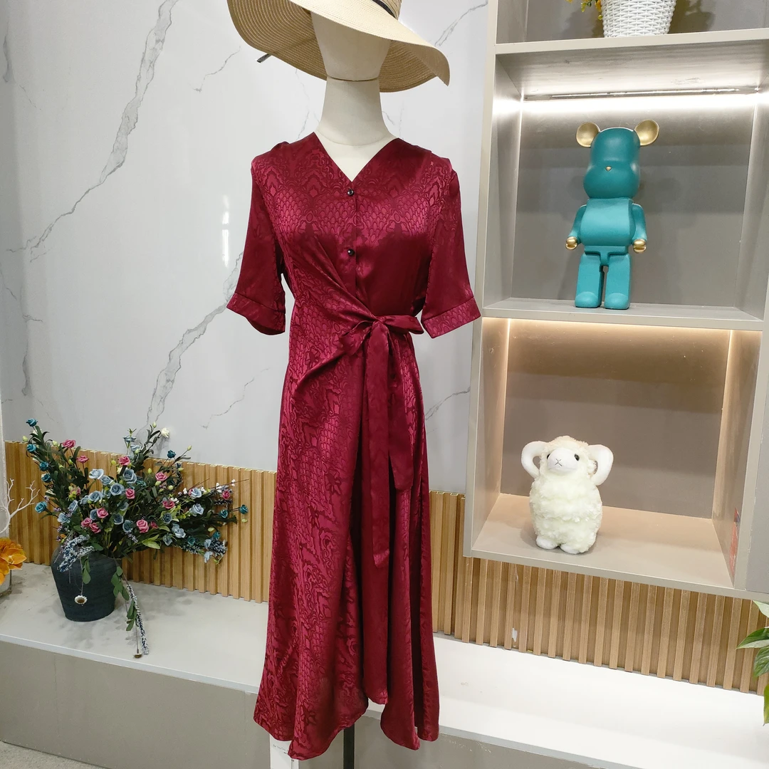 X806时尚红色V领系带不规则印花连衣裙