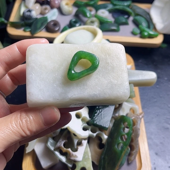 深***白和田玉（糖玉）未镶嵌挂件