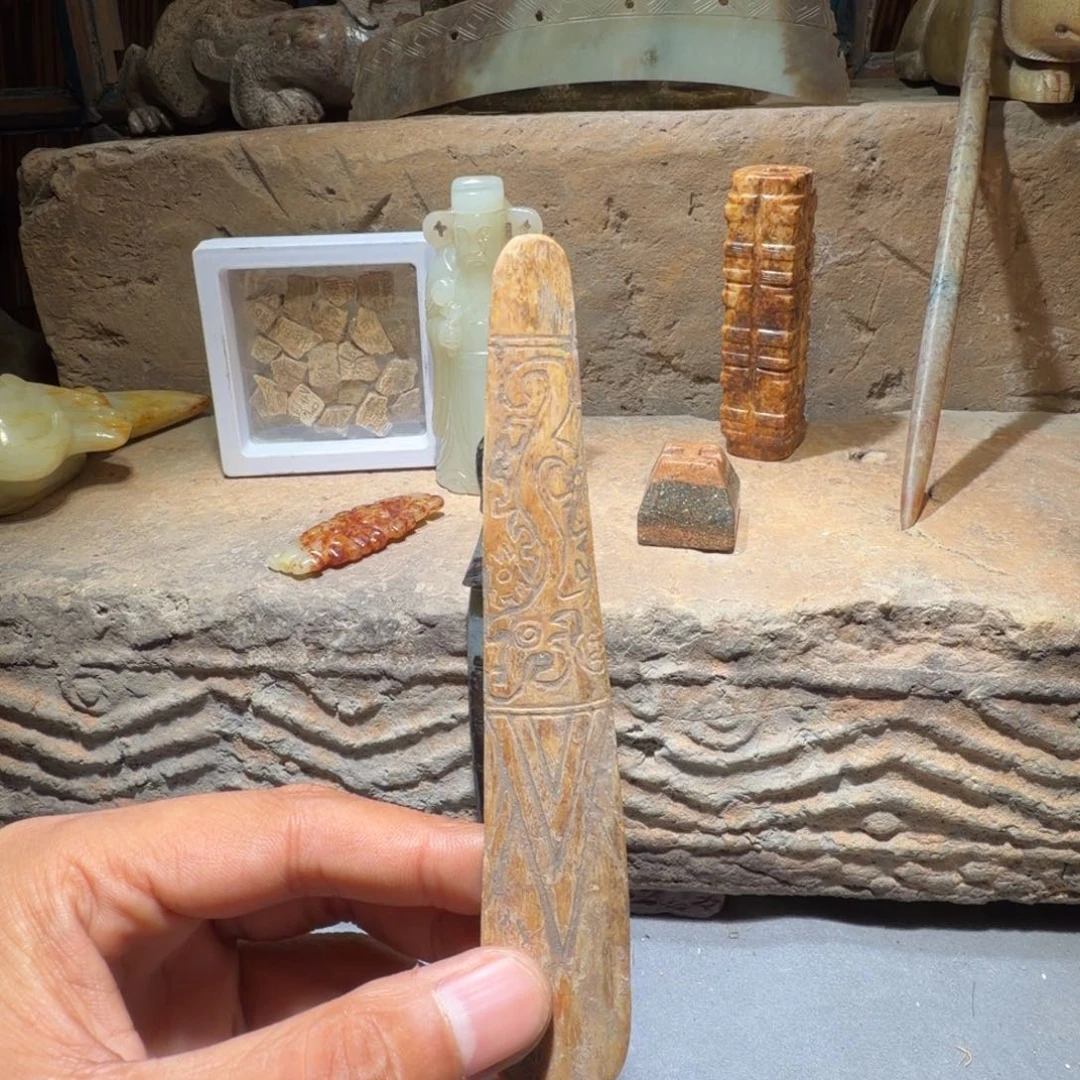 依***古和田玉（糖玉）未镶嵌颈饰