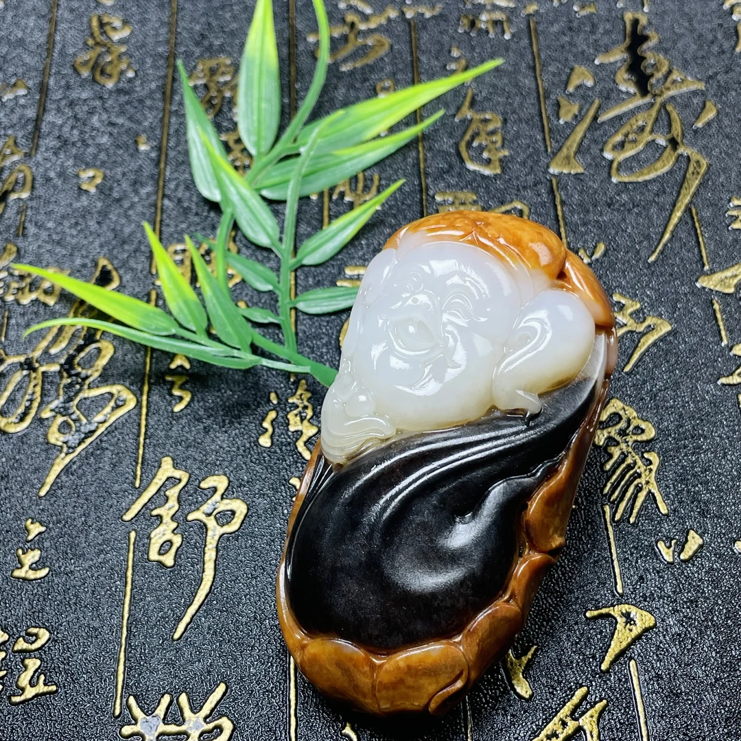 和田玉猪八戒手把件 俄料三色金包玉白玉 特色