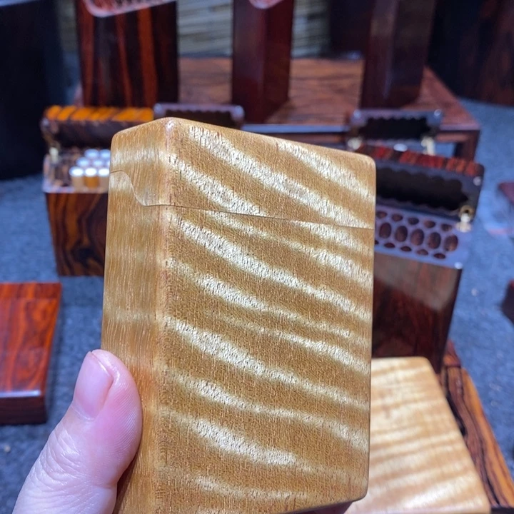 泰***资金丝楠金丝楠粗烟盒