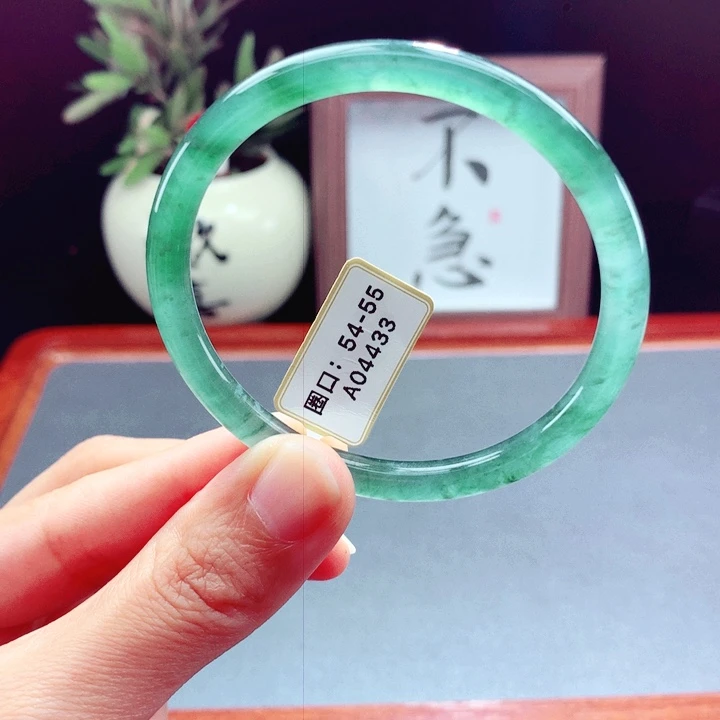 翡翠未镶嵌手镯圆镯
