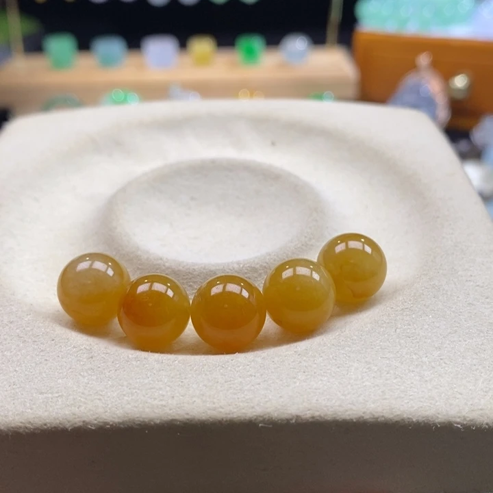 翡翠颈饰未镶嵌多样性发其一（只发一颗）