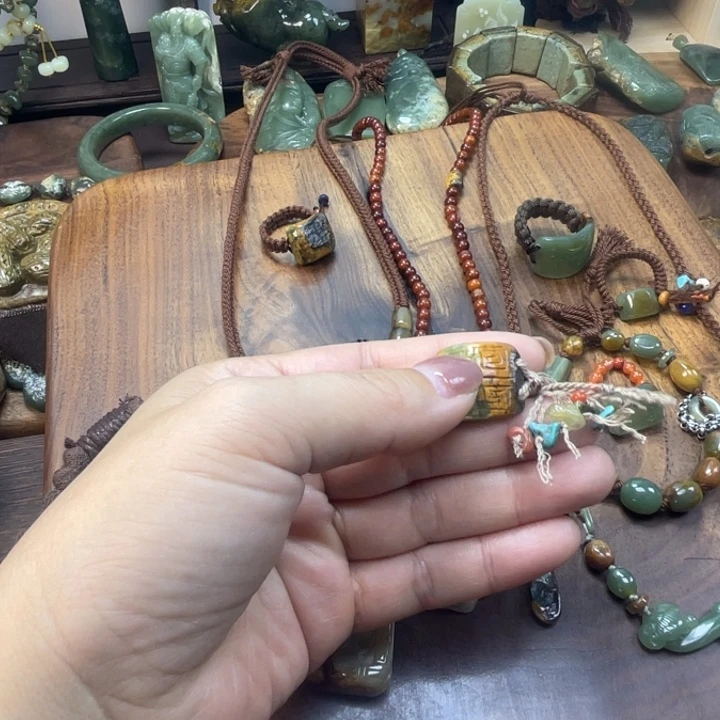 春***姐岫岩河磨玉（透闪石质玉）未镶嵌珠宝半成品