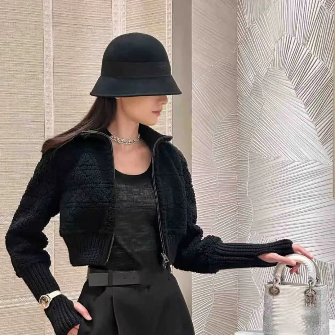 DD244立体提花收袖羊毛外套