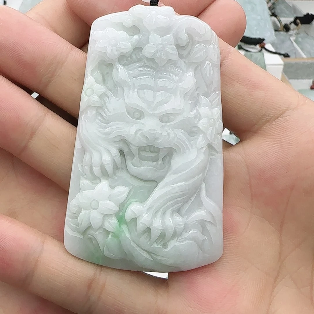 用***4翡翠未镶嵌颈饰翡翠