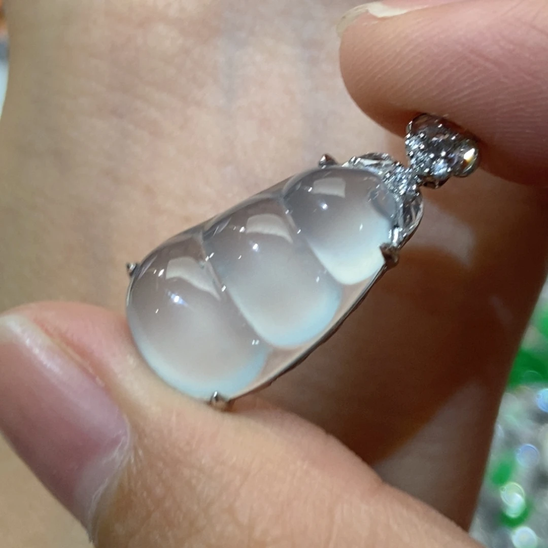翡翠18K金镶嵌颈饰天然缅甸A货翡翠