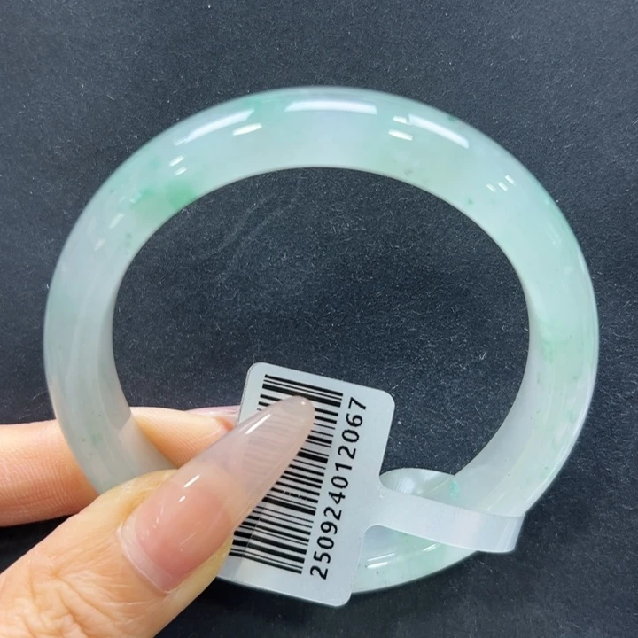未镶嵌手镯石英质玉