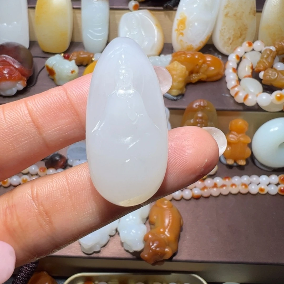 和田玉颈饰未镶嵌烟**朦