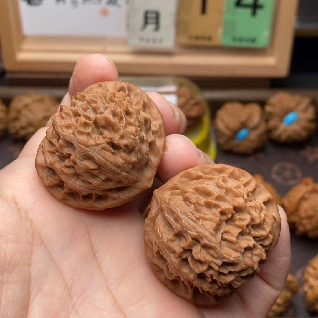 雾***尘文玩核桃把件宫灯40