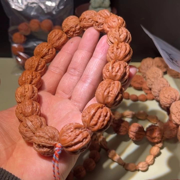 文玩核桃手串…………26